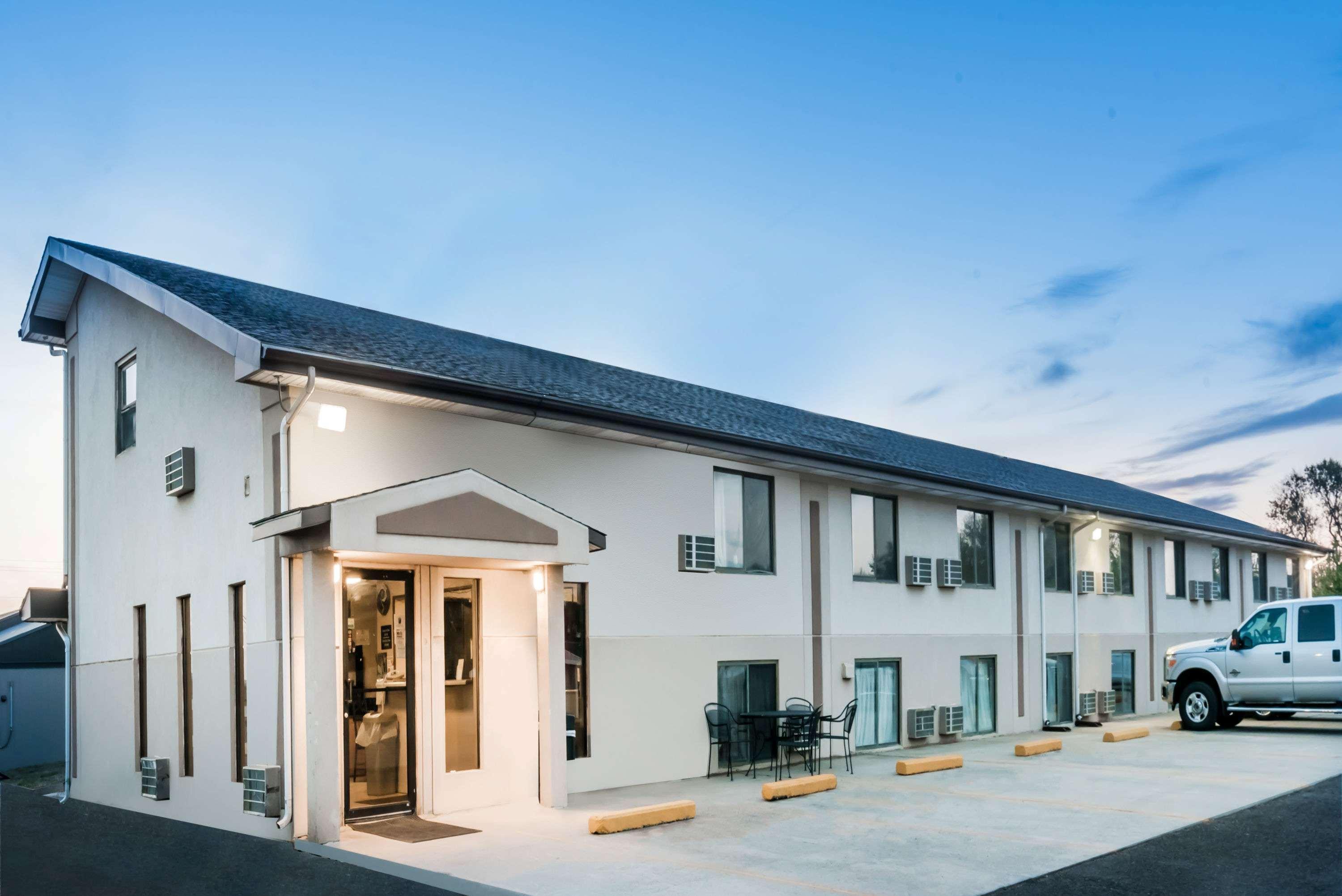 Hotel Super 8 By Wyndham Bowman Exterior foto